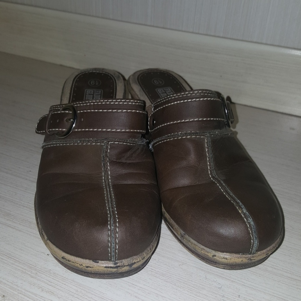 Faded glory clogs